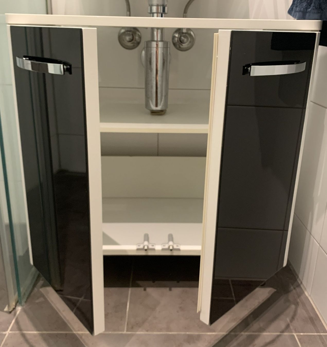 Installations & Meubles: Waschbeckenunterschrank – D'occasion à Weiningen ZH par Silverade 2