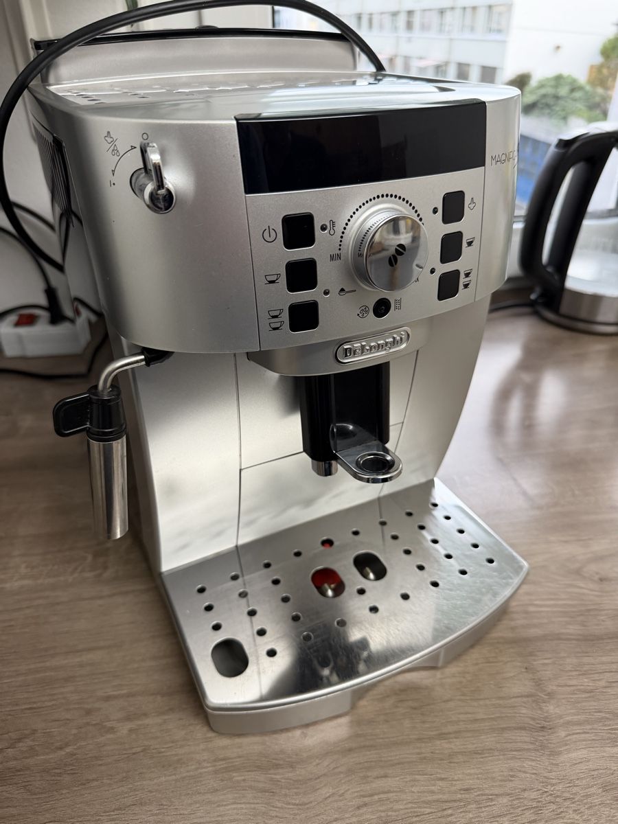 De'Longhi Macchine per caffè & Macchine per espresso: De Longhi Magnifica S – Usato da Basel venduto da kur_y25t 4