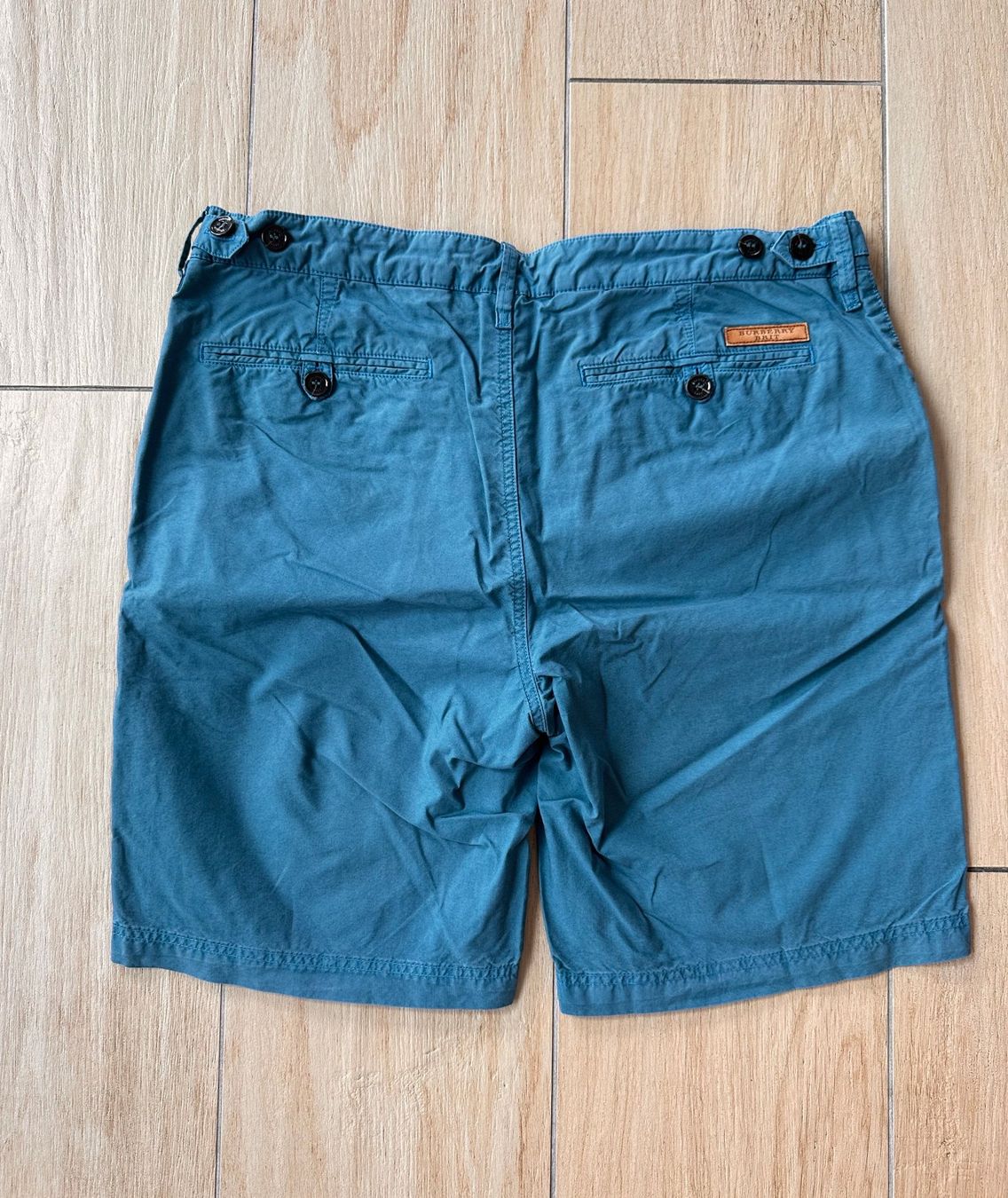 Burberry Pantaloni: Short BURBERRY bleu – Usato da La conversion venduto da Repio 2