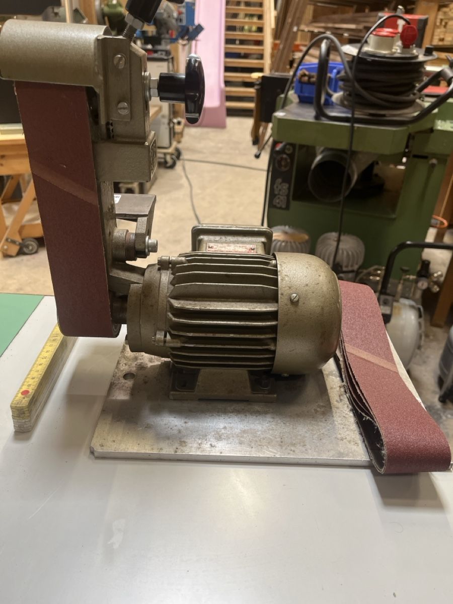Schleifen & Polieren: Amacker + Schmid Bandschleifmaschine, herzig, selten, Qualit – Gebraucht aus Winterthur von ReUse_Baumarkt 5