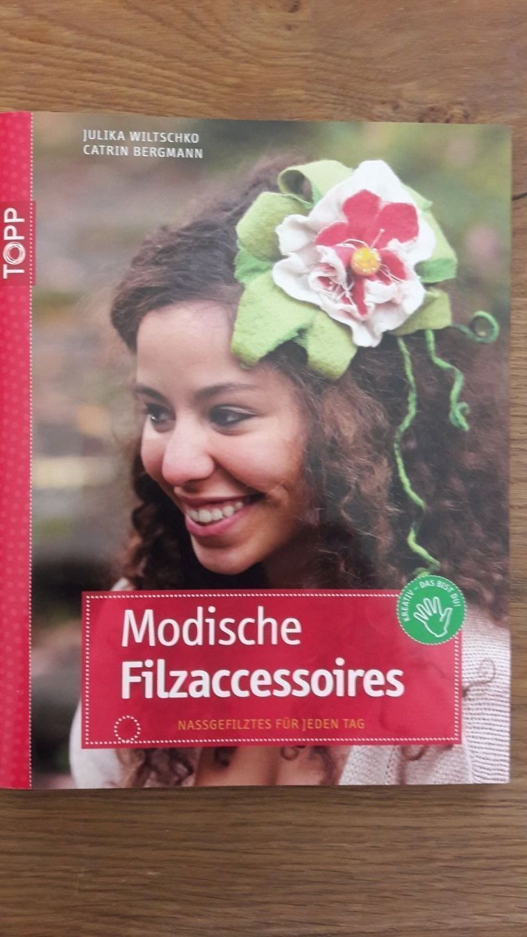 Bücher: Aktion: Modische Filzaccessoires – Neu und originalverpackt aus Rotkreuz von Basana2