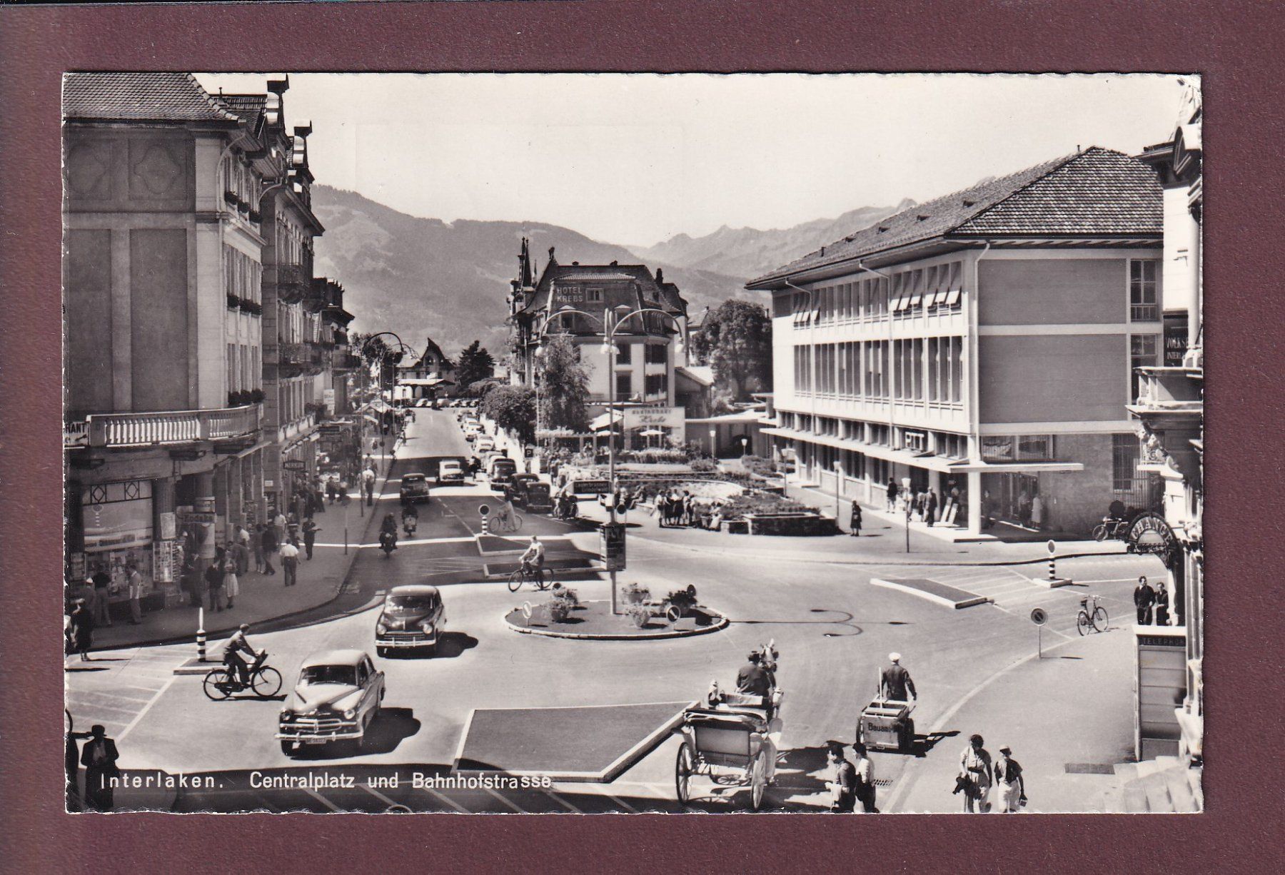 Cartes postales: INTERLAKEN - Centralplatz - Bahnhofstrasse - 1961 – D'occasion à Pully par nicecards