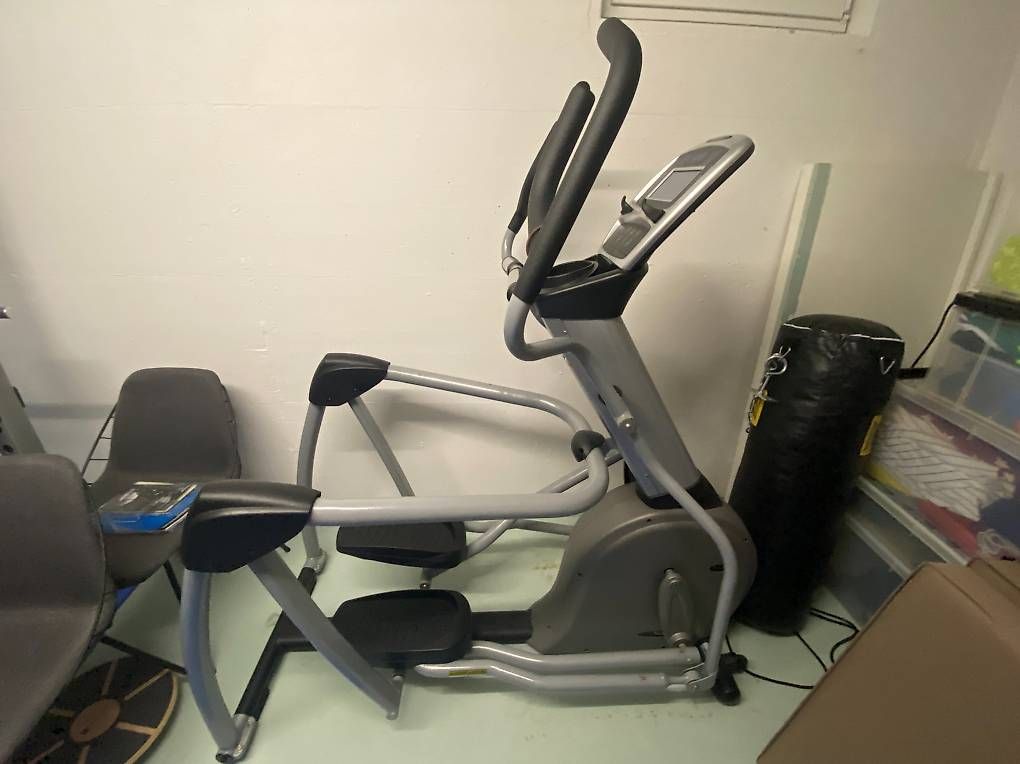 Hometrainer: Crosstrainer VISION S7100 HRT gut erhalten – Gebraucht aus Buchs ZH von Robesa 1