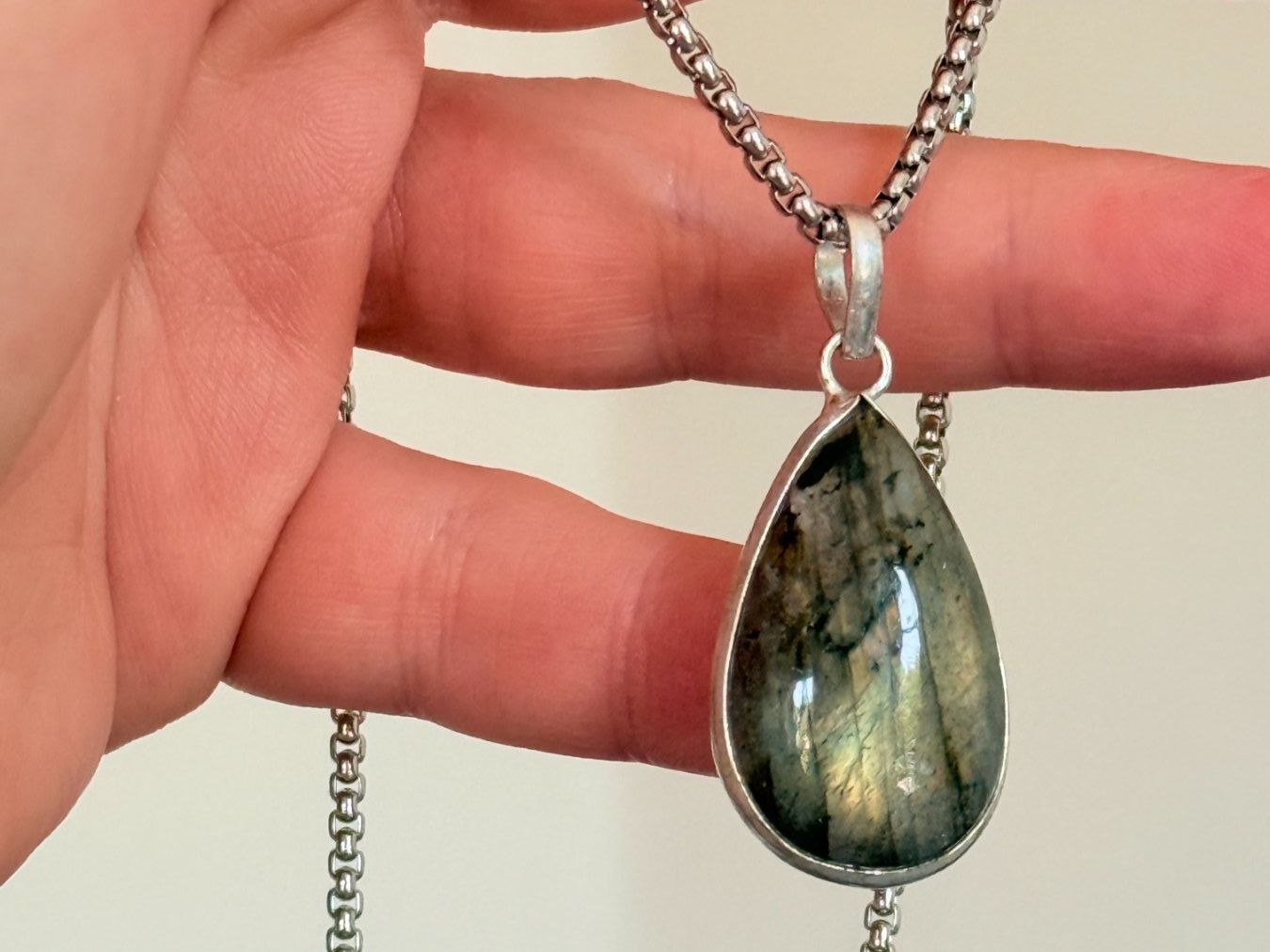 Colliers: Collier avec Labradorite – Neuf avec emballage d'origine à Genève par AWWA
