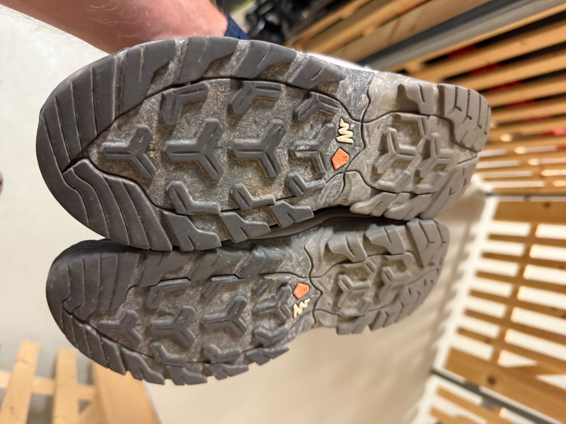 Decathlon Scarpe per ragazze: Quechua Crossrock Wanderschuhe wasserdicht, Gr. 35 – Usato da Oberwil b. Zug venduto da ale_rp9r 3