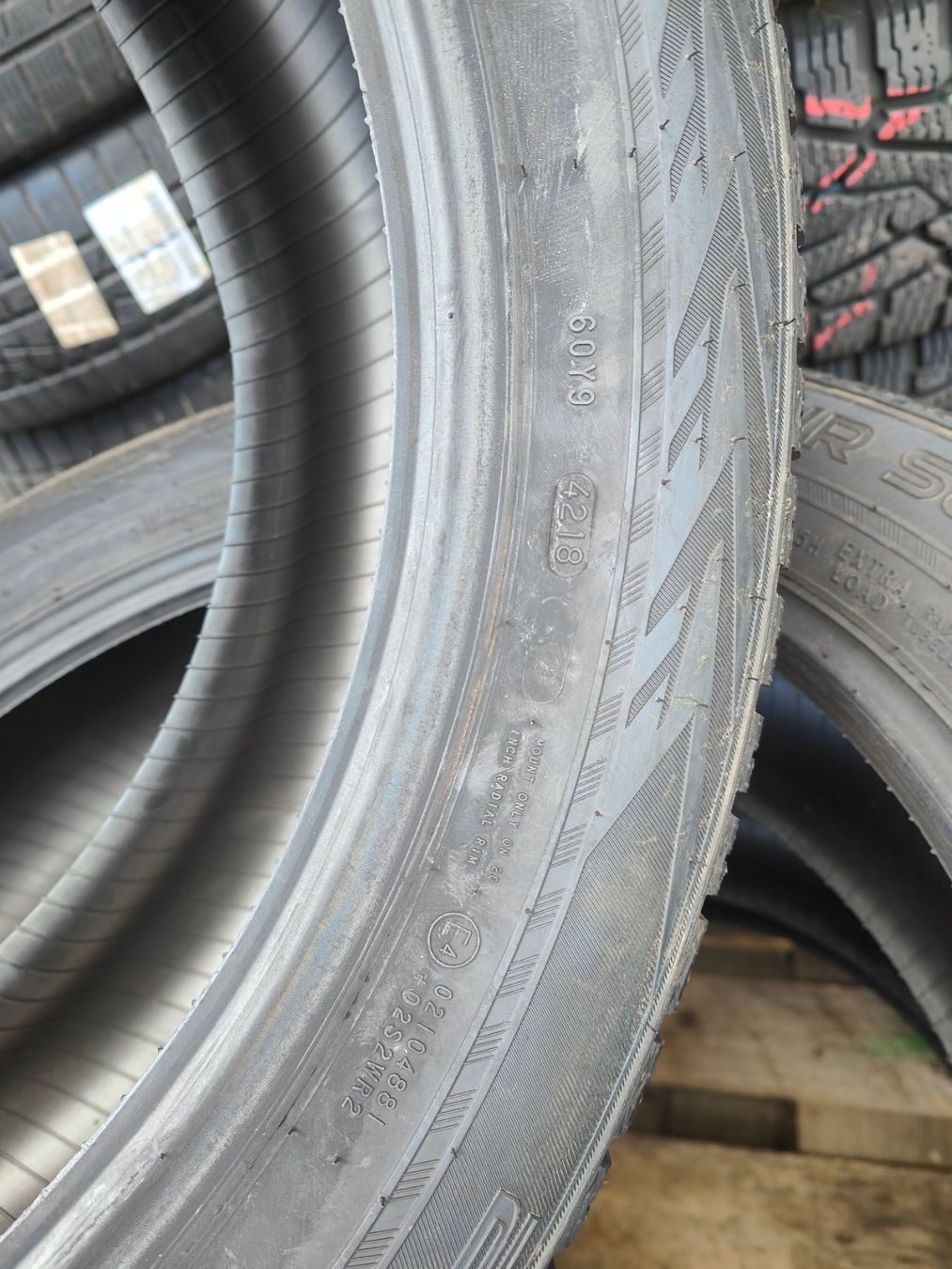 Nokian Pneumatici & Ruote complete: Winterreifen 235/55 R20 – Usato da Oberengstringen venduto da Reifen-Lagerverkauf 3