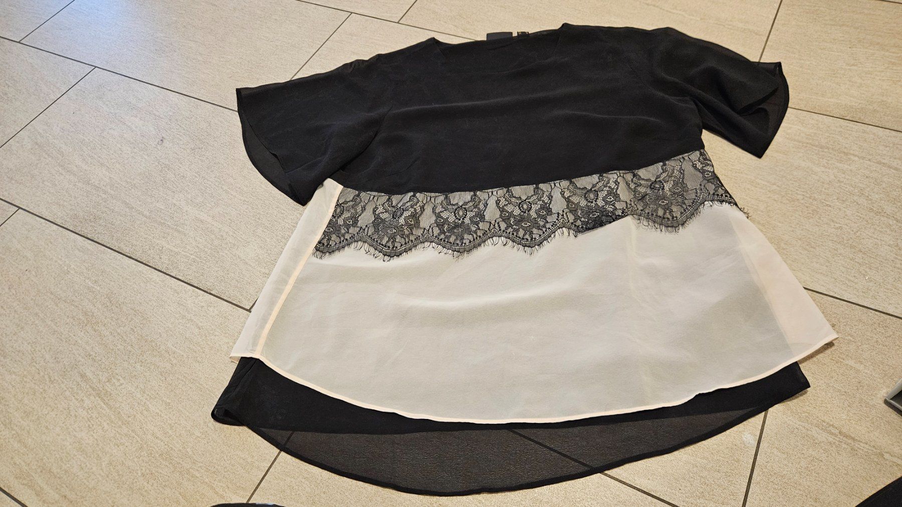 Top: Damen Oberteil von BPC Selection, Grösse 44, Schwarz/Weiss – Nuovo (secondo la descrizione) da Escholzmatt venduto da _die_Kaempferin