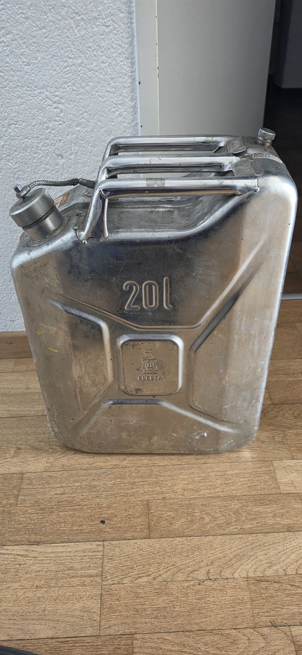 Taniche per benzina: Kanister 20l – Usato da Lyss venduto da ram76