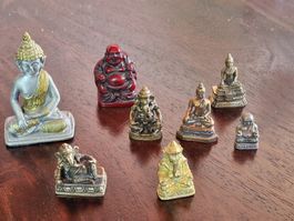 8 verschiedene Buddhastatuen für den Setzkasten