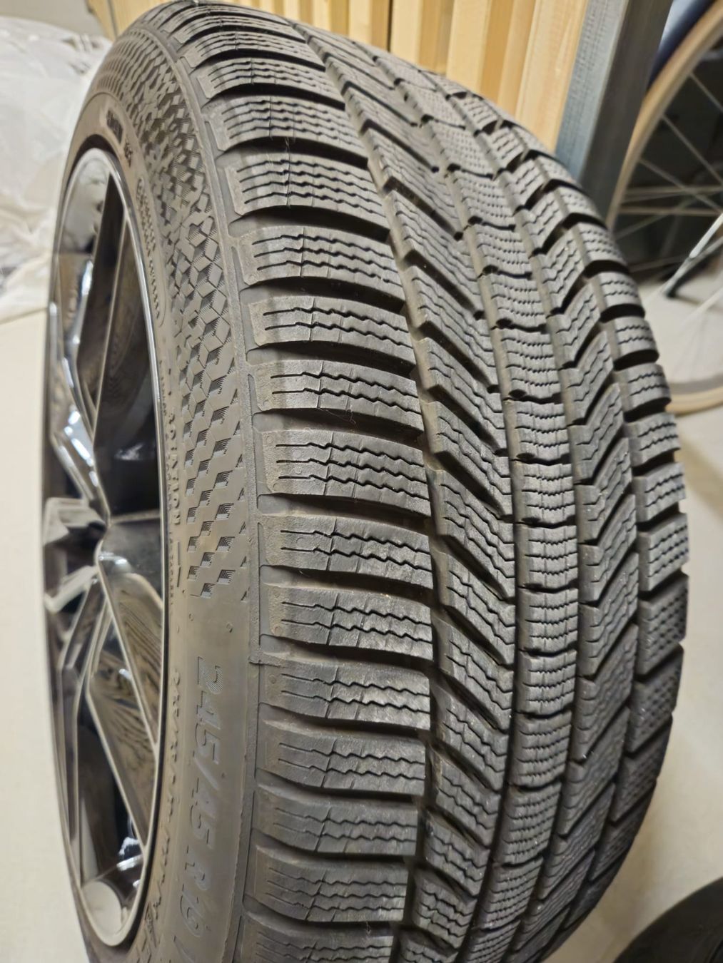 Continental Pneus & Kompletträder: Winter Kompletträder Continental 245/45/R19 – Gebraucht aus Uster von mechanicall_01 2