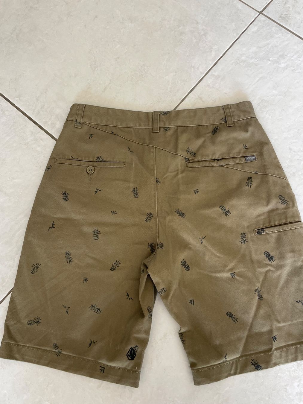 Pantaloni: Short volcom taille 30 – Usato da Colombier NE venduto da thomasarquint 2