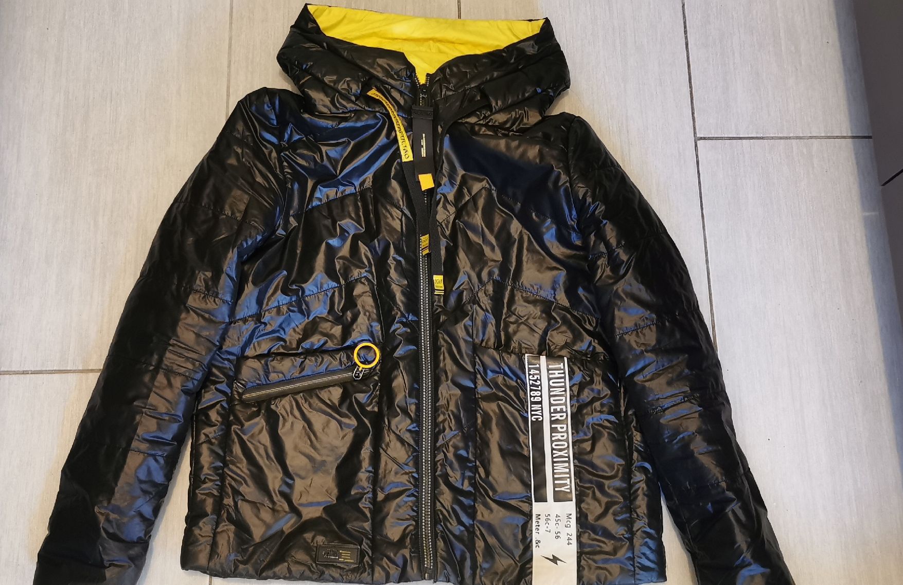 Giacche: Steppjacke/Kapuzenjacke Gr M/L – Usato da Winterthur venduto da Katyakaterina