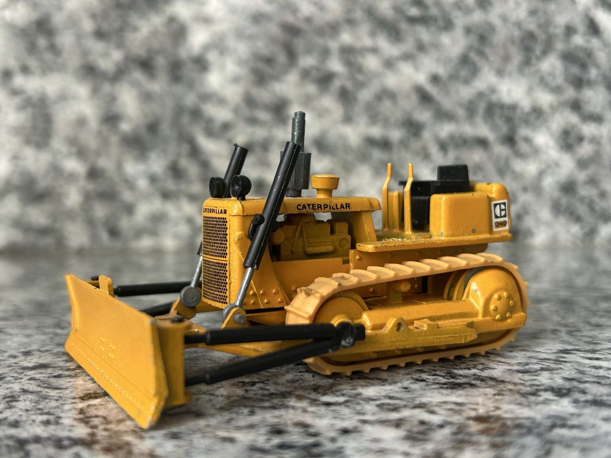 Caterpillar Modellbausätze & Standmodelle: Cat D4D Dozer, 1:50 , NZG – Gebraucht aus Horw von Tigercat635 2