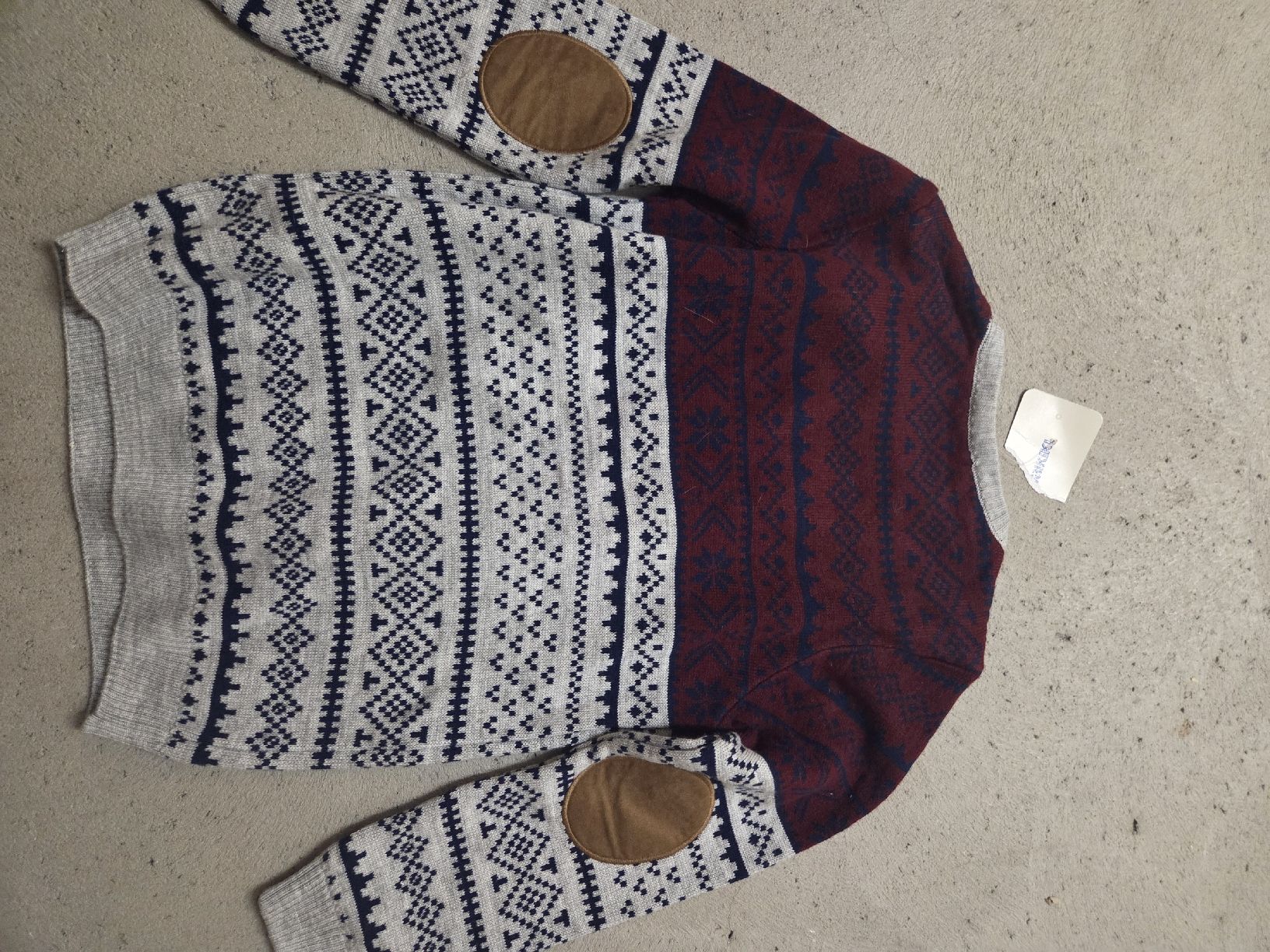 Maglioni & Felpe: LC Waikiki sweater, 122 cm – Usato da Basel venduto da and_ym2d 2