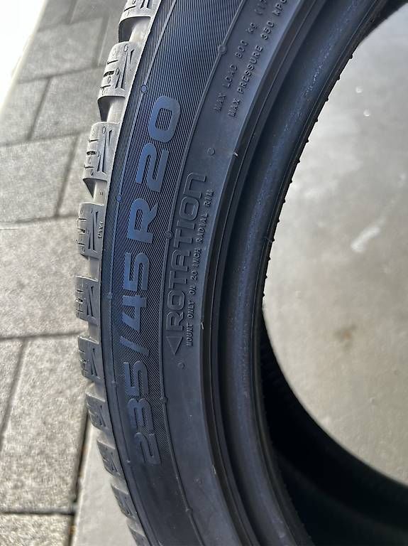Pneumatici & Ruote complete: 235/45 R20 Winterreifen – Usato da Sursee venduto da gas_8n5t 1