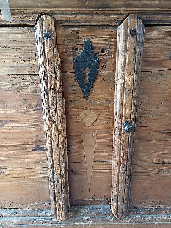 Articoli in legno: Altes Möbeli – Difettoso da Bolligen venduto da cot_877z 3