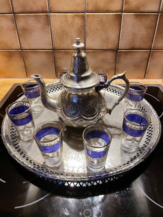 Vintage Teekannen-Set Aus Zinklegierung – Mit Tablett & 4 Bechern – Retro Bronzeprägung Für Deko & Teezeremonie
