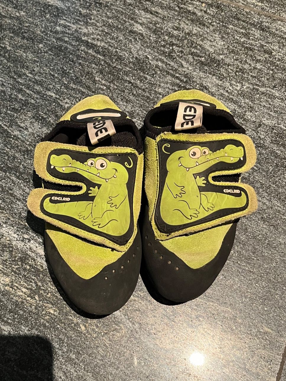 Edelrid Scarpe per ragazzi: Kletterschuhe Kinder Gr. 33-34 – Usato da Affoltern am Albis venduto da corkel