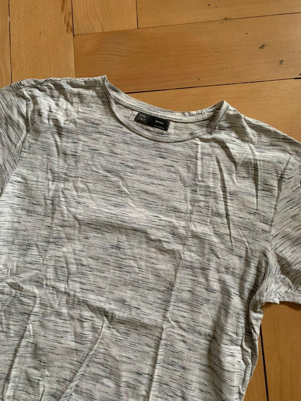 Bershka T-shirts: BERSHKA - T-Shirt hellgrau meliert L – D'occasion à Zürich par Diazaio 1