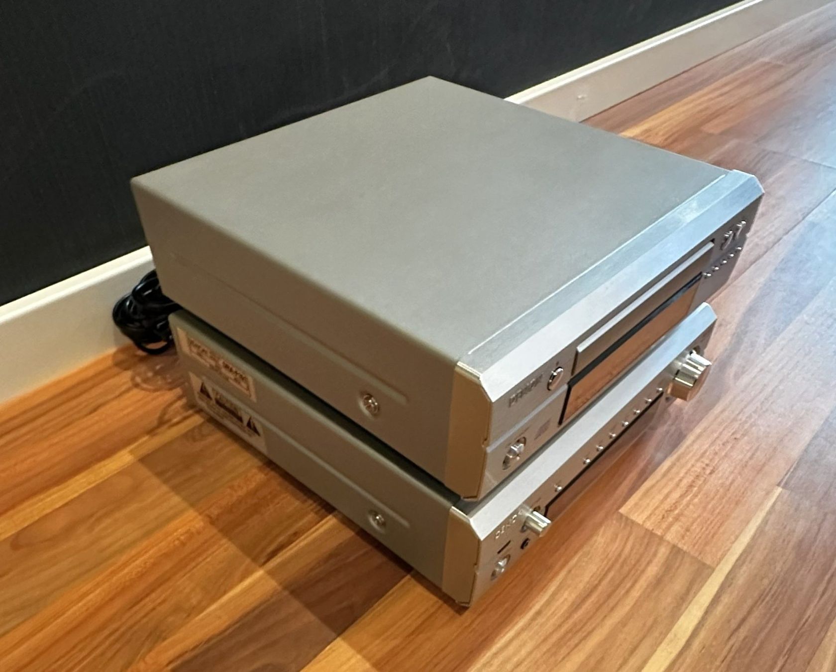 Denon Lettore multimediale & Streamer: Denon DCD-F101 CD-Player + Denon Stereoverstärker – Usato da Schönenberg ZH venduto da Satspezie 1