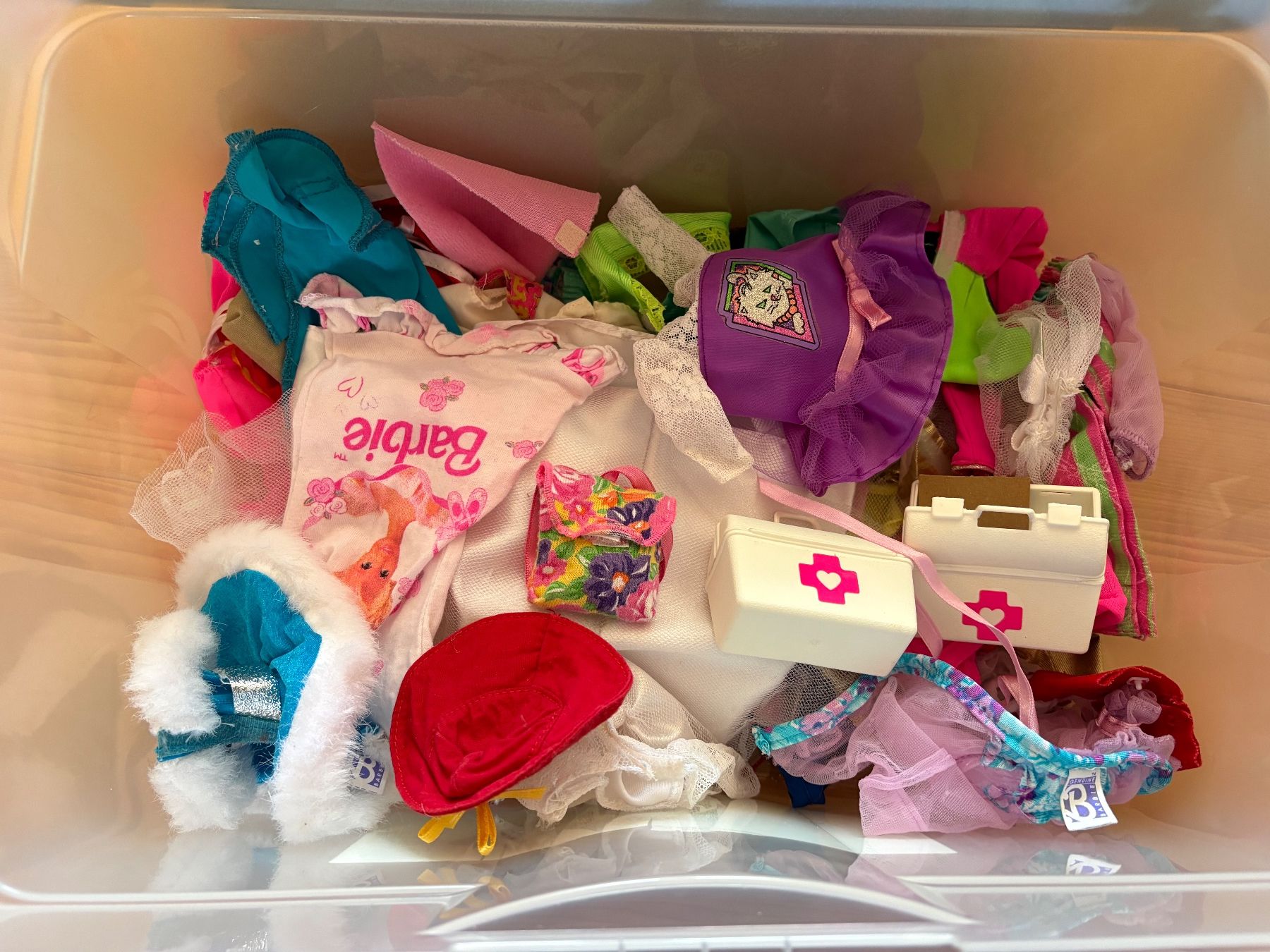 Puppen: 2 Barbies, 1 Ken inkl. Zubehör – Gebraucht aus Brittnau von Sterndolde 1