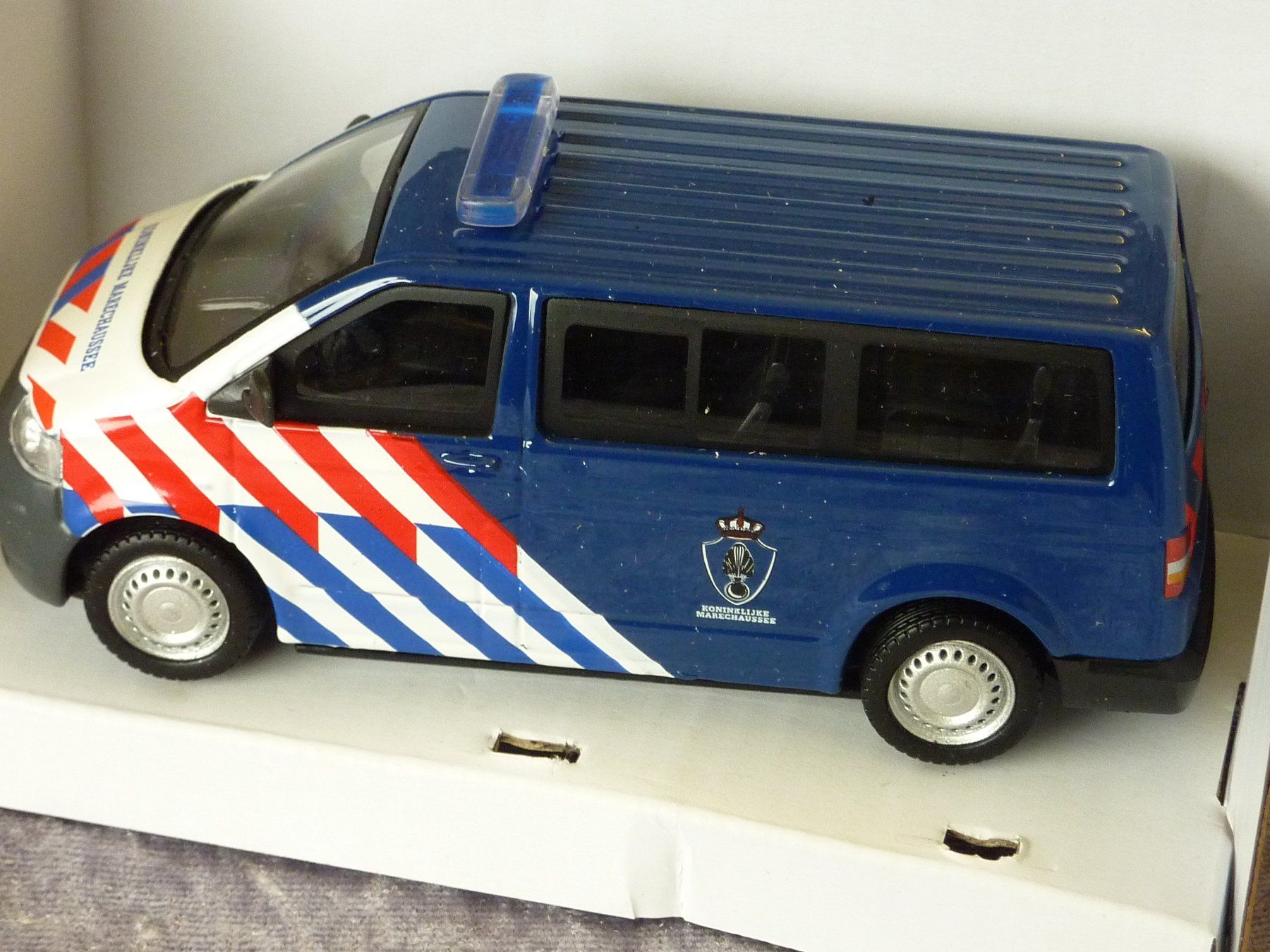 Volkswagen Modellini d'auto: VW Bus T5 1:43 – Nuovo e nell'imballaggio originale da Dürrenäsch venduto da modellautos4you 2
