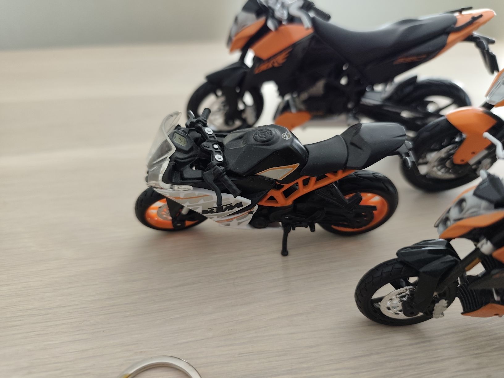 Kit di modellismo & Modellini statici: KTM Modell Sammlung mit Schlüssel Anhängern . – Nuovo (secondo la descrizione) da Zuckenriet venduto da bm2_88l9 1