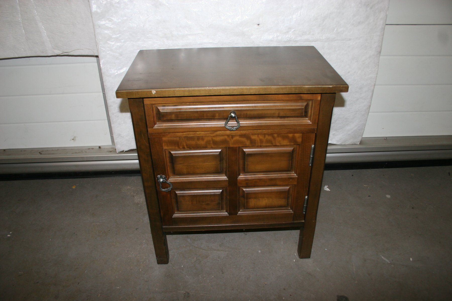 Comodini: Spanisch katalanische kleine Kommode Nachtisch Sideboard – Usato da Wädenswil venduto da tome70 1