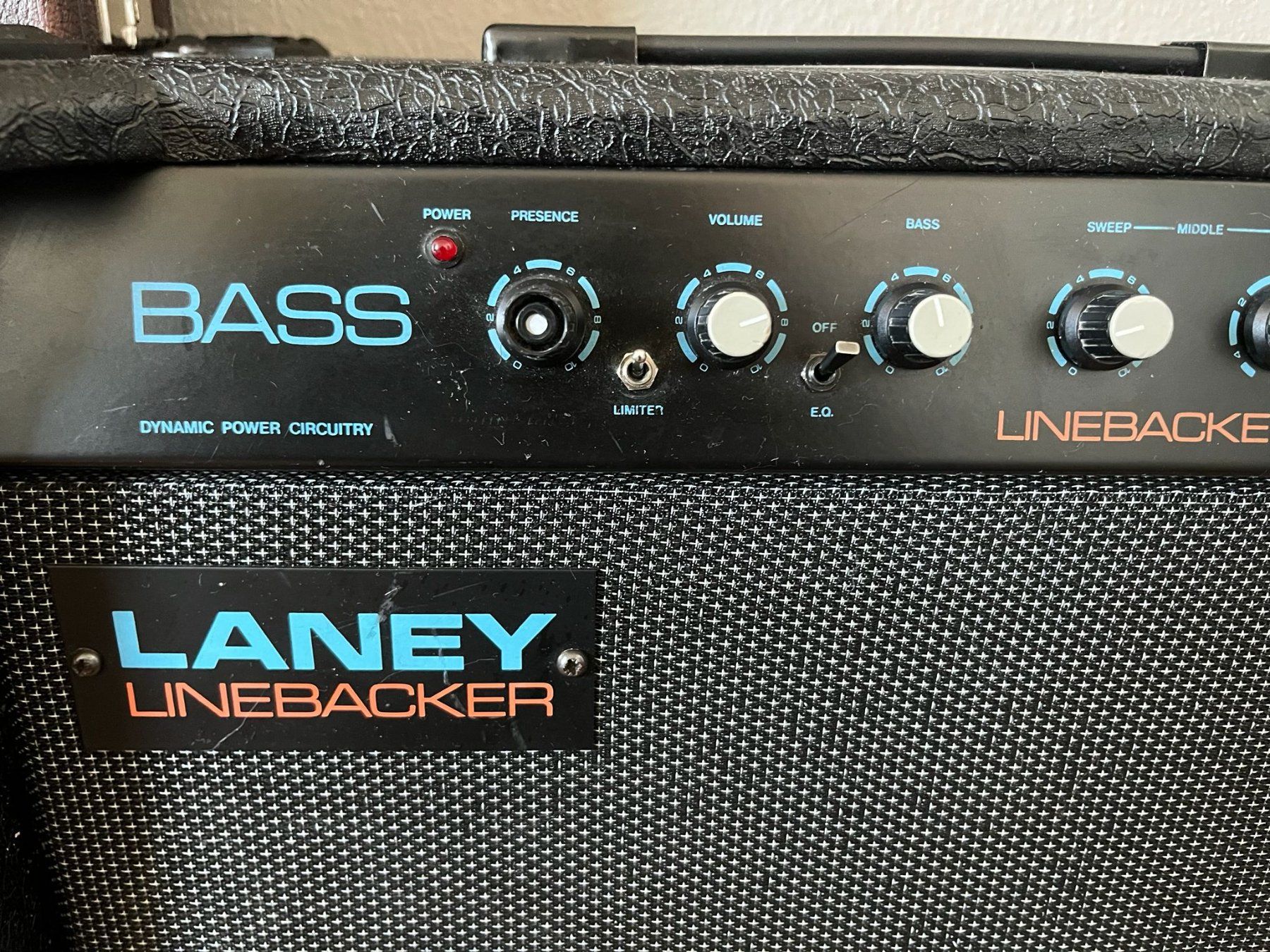 Laney Amplificatori: Ampli Basse Laney Linebacker 100 – Usato da Attalens venduto da dcl3rc99 1