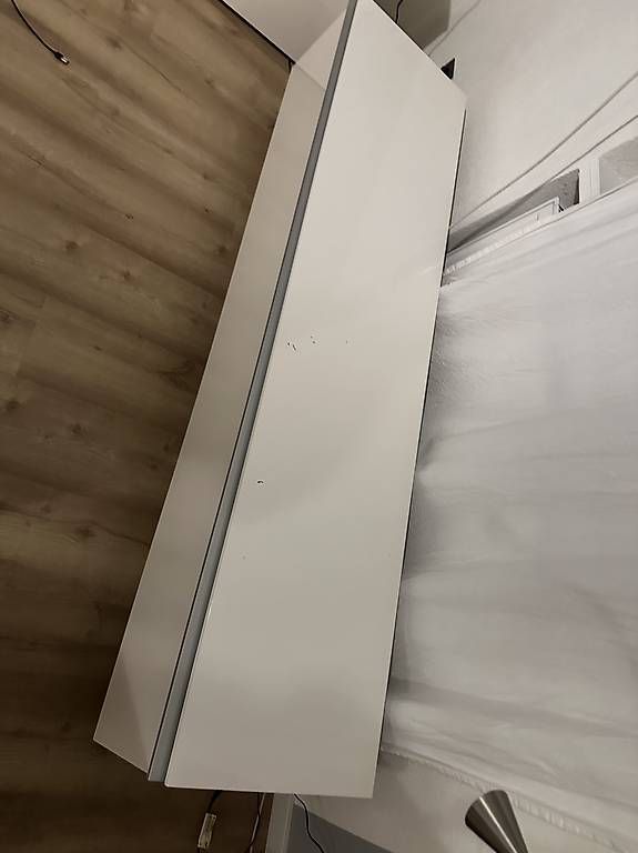 Armadi: Hängeschrank und  Board Pfister – Usato da Muttenz venduto da anna123