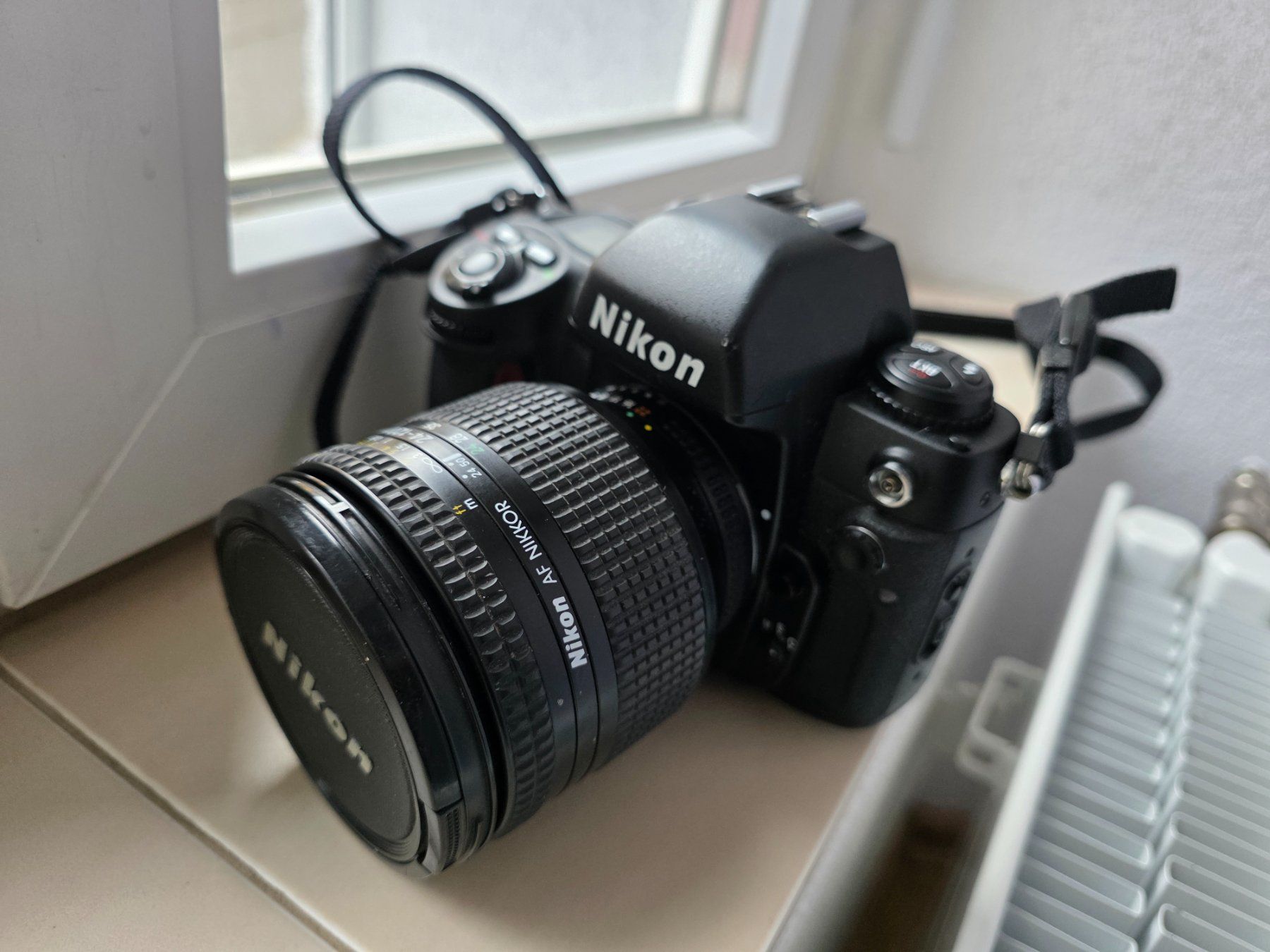 Nikon Fotocamera: Nikon f 100 – Usato da Göschenen venduto da Svjaciar 2