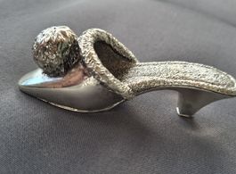 Miniatur - Skulptur in einer Schuhform