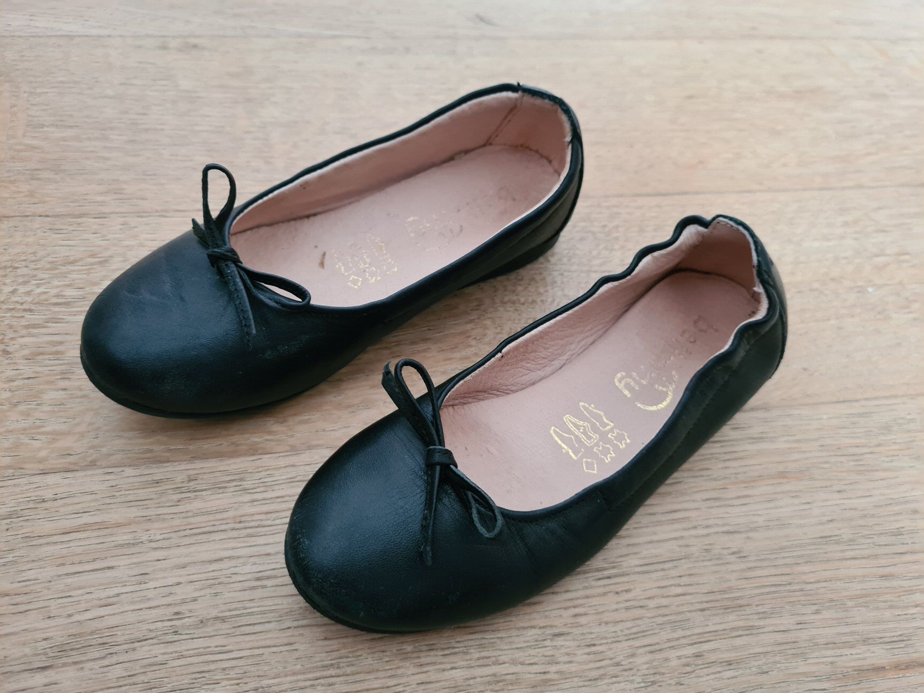 Scarpe per ragazze: Ballerines cuir pointure 24 – Usato da Carouge GE venduto da Franllo 1
