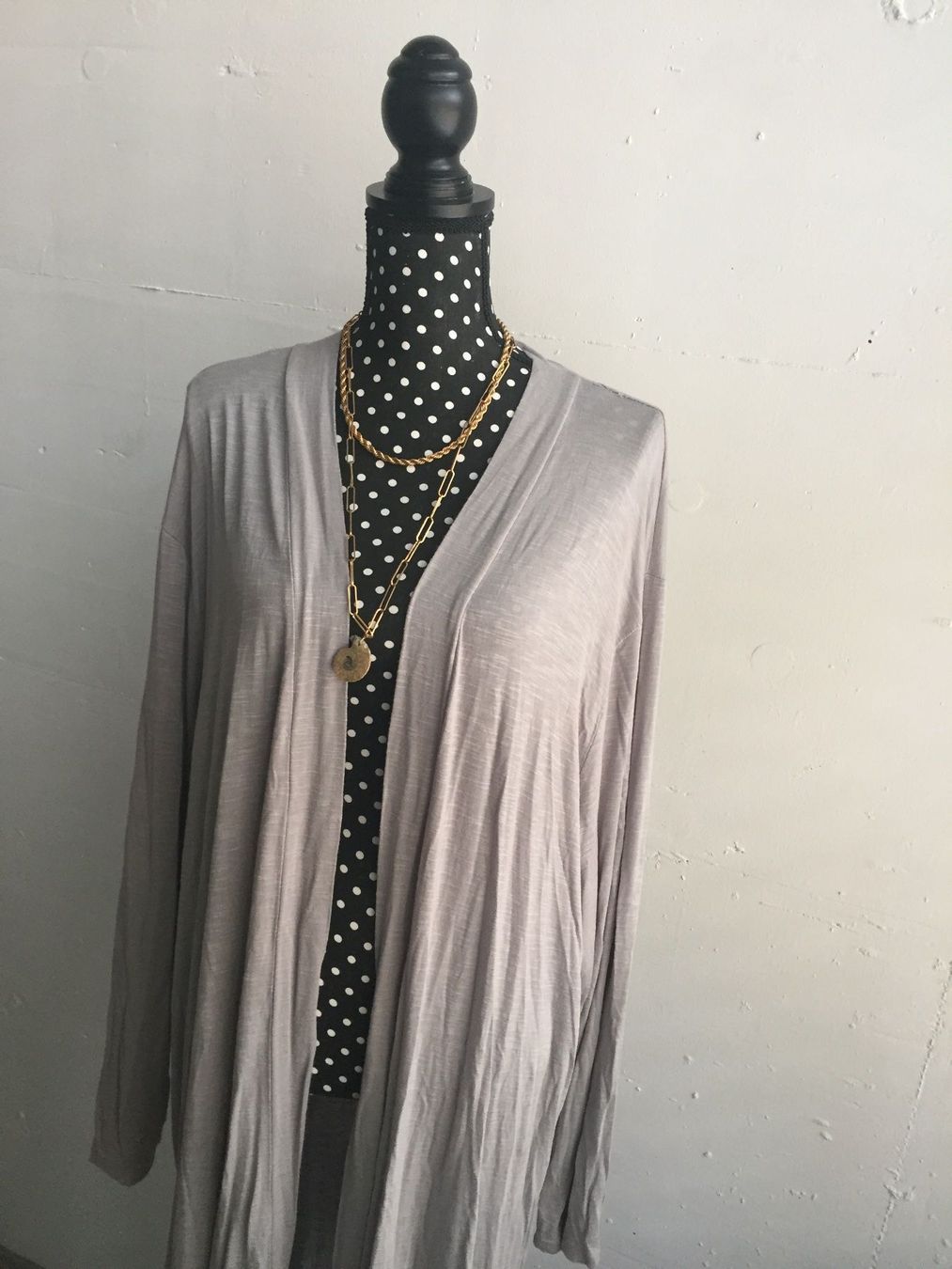 Giacche: Langer Cardigan hellgrau – Usato da Zürich venduto da enjoyxvintage 2