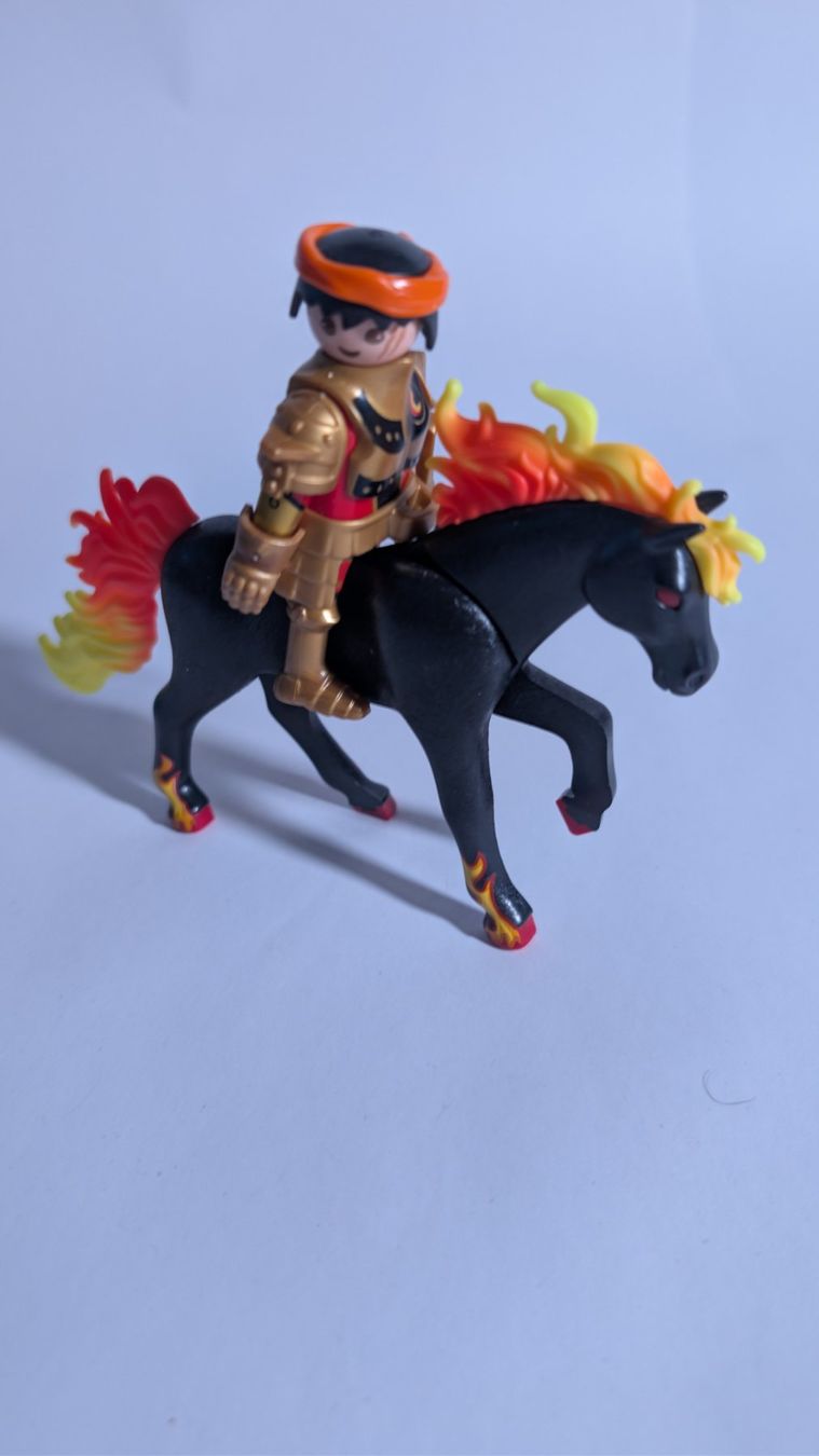Playmobil Giocattoli: Playmobil Novelmore Einzelfigur mit Pferd – Usato da Luzern venduto da oreslas