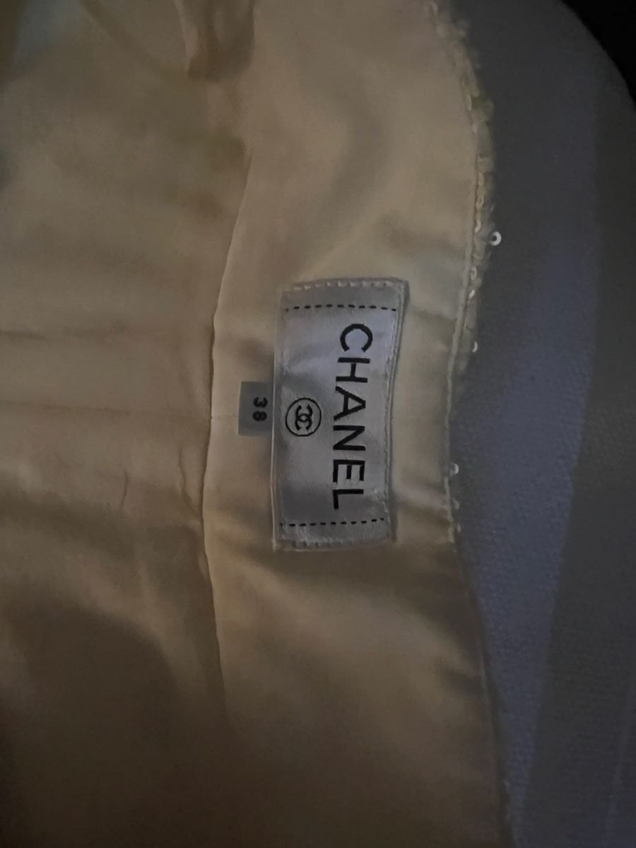 Chanel Pantaloni: Chanel Tweed-Shorts Grösse 38 – Nuovo (secondo la descrizione) da Dietikon venduto da janatroendle 1