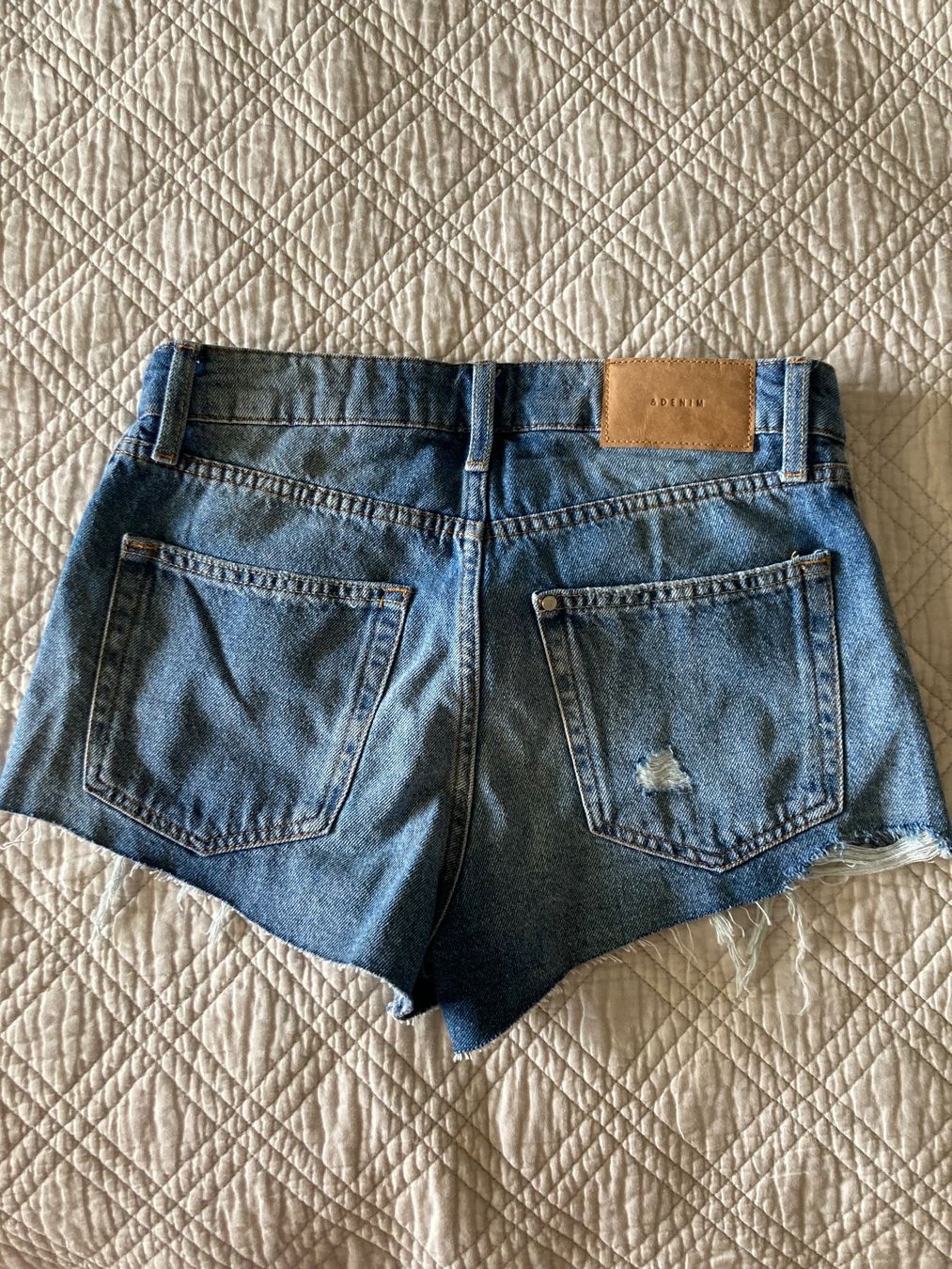 H&M Jeans: Short en jeans – Nuovo (secondo la descrizione) da Lausanne venduto da shabnam.t 1