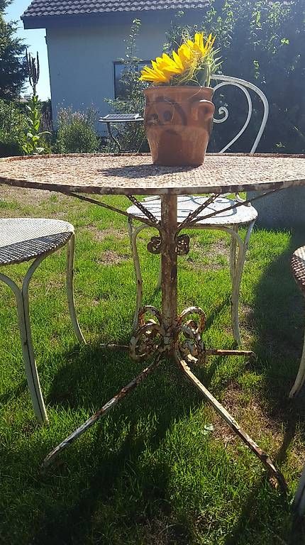 Set di tavolo e panche: Bistro Tisch mit Stühlen shabby chic – Usato da Frauenfeld venduto da Elli7 1
