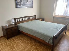Lit 160/210 sommier matelas et 2 tables de chevet à donner