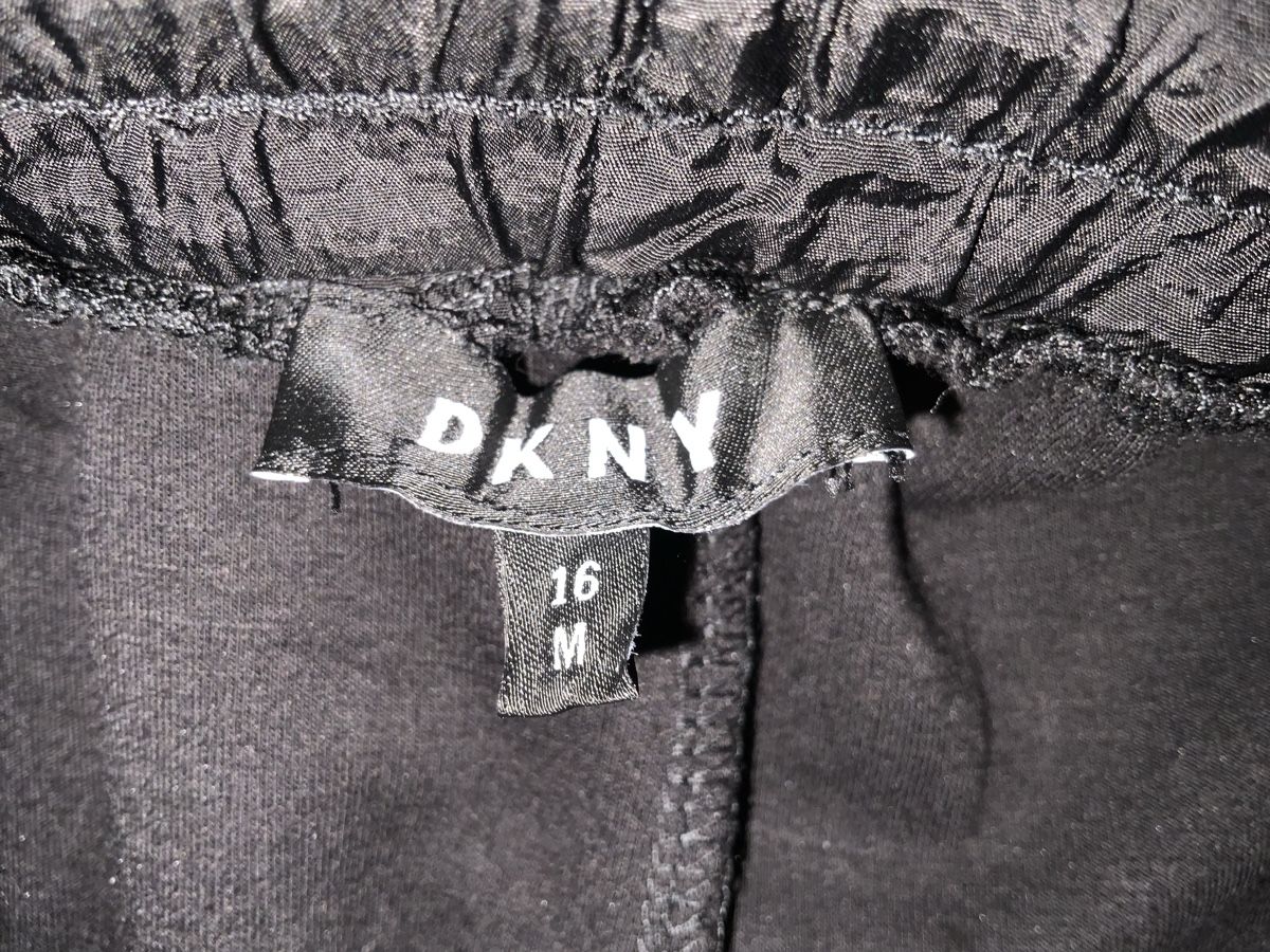 DKNY Pantaloni: Freizeithose, DKNY, 16Y, M, wie NEU! – Nuovo (secondo la descrizione) da Stäfa venduto da sylla73 7