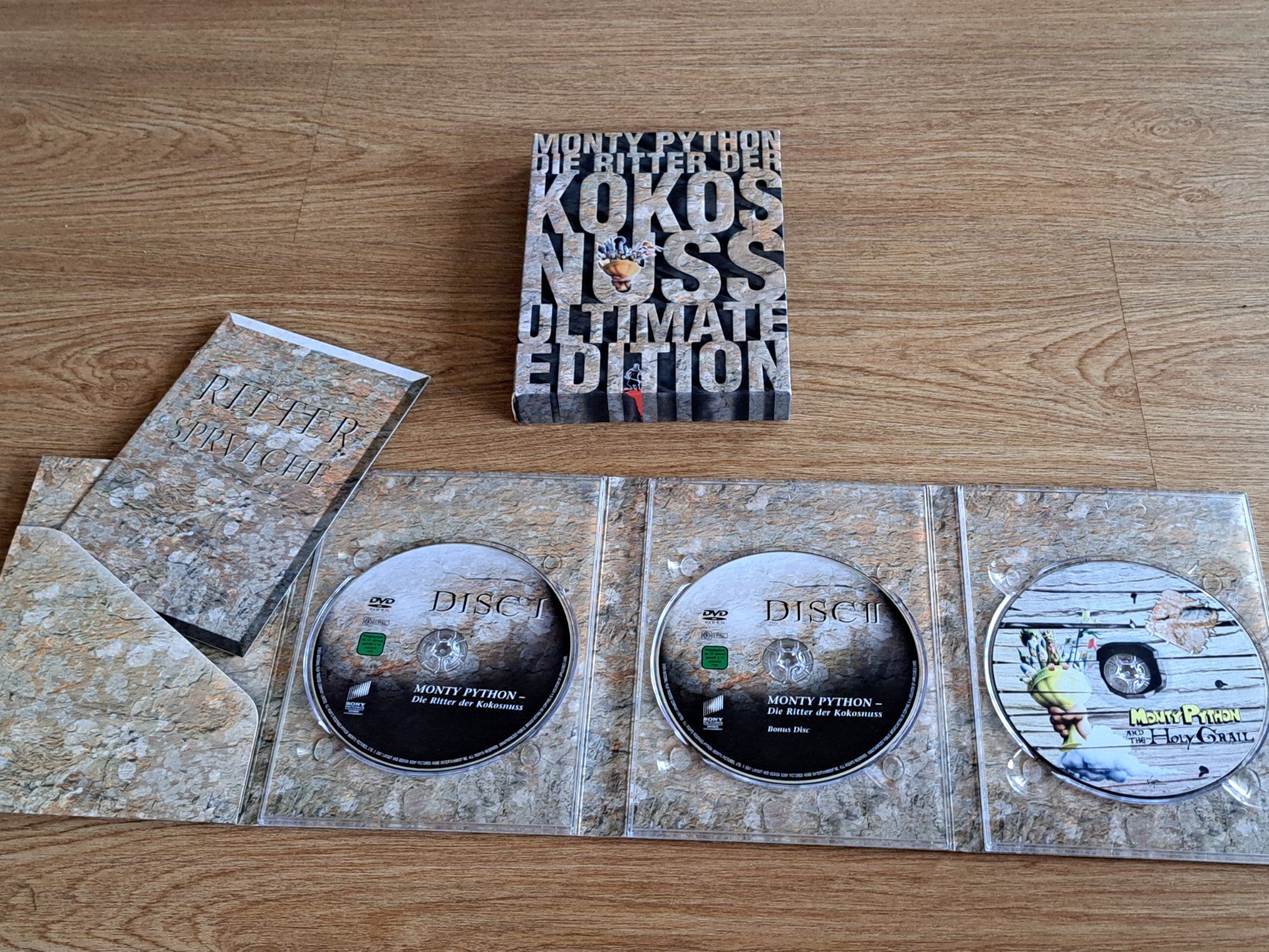 Alle DVDs: Die Ritter der Kokosnuss, Monty Python and the holy Grail – Neu (gemäss Beschreibung) aus Unterseen von Kanica 5