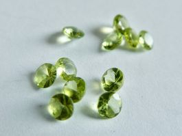 Lot Peridot 5 ct (11 Steine à ca 5 mm)