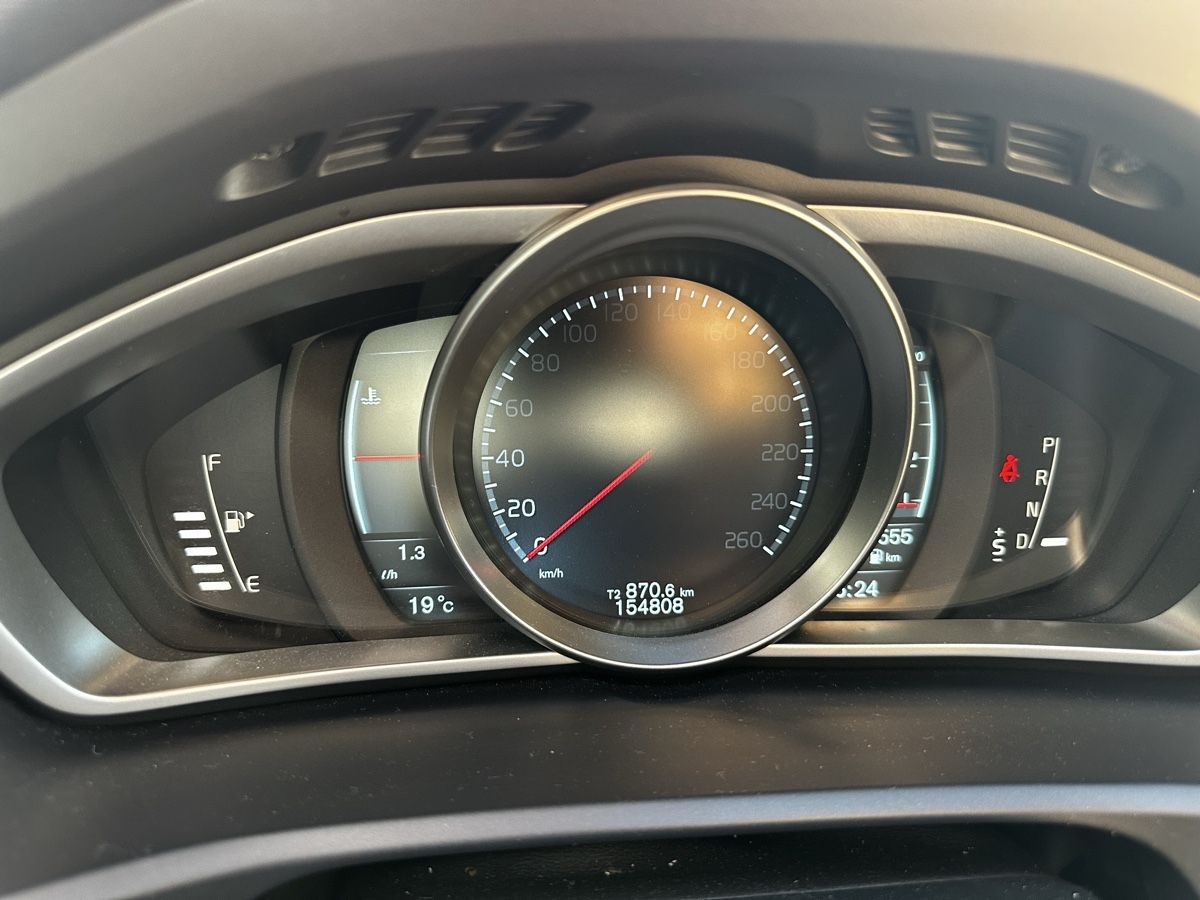 Volvo Automobili: Volvo V40 D3 – Usato da Zürich venduto da Edi22 7