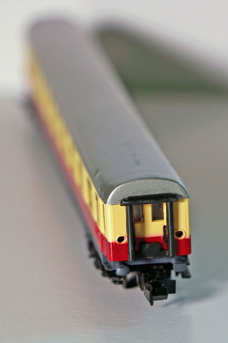 Arnold Modellini di ferrovie: DB Personenabteilwagen 1. Klasse, rot-beige – Usato da Aesch BL venduto da diopter 5