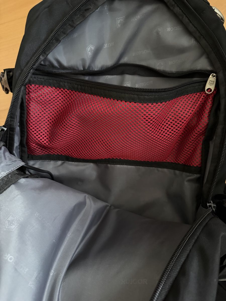 Rucksäcke: Ruigor backpack with (laptop case and charging usb cable) – Gebraucht aus Zürich von arr_vq5w 4