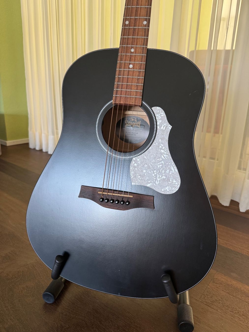 Seagull Instruments de musique: Seagull S6 Classic Black A/E Westerngitarre – D'occasion à Richterswil par velvetglove_rhcp 7