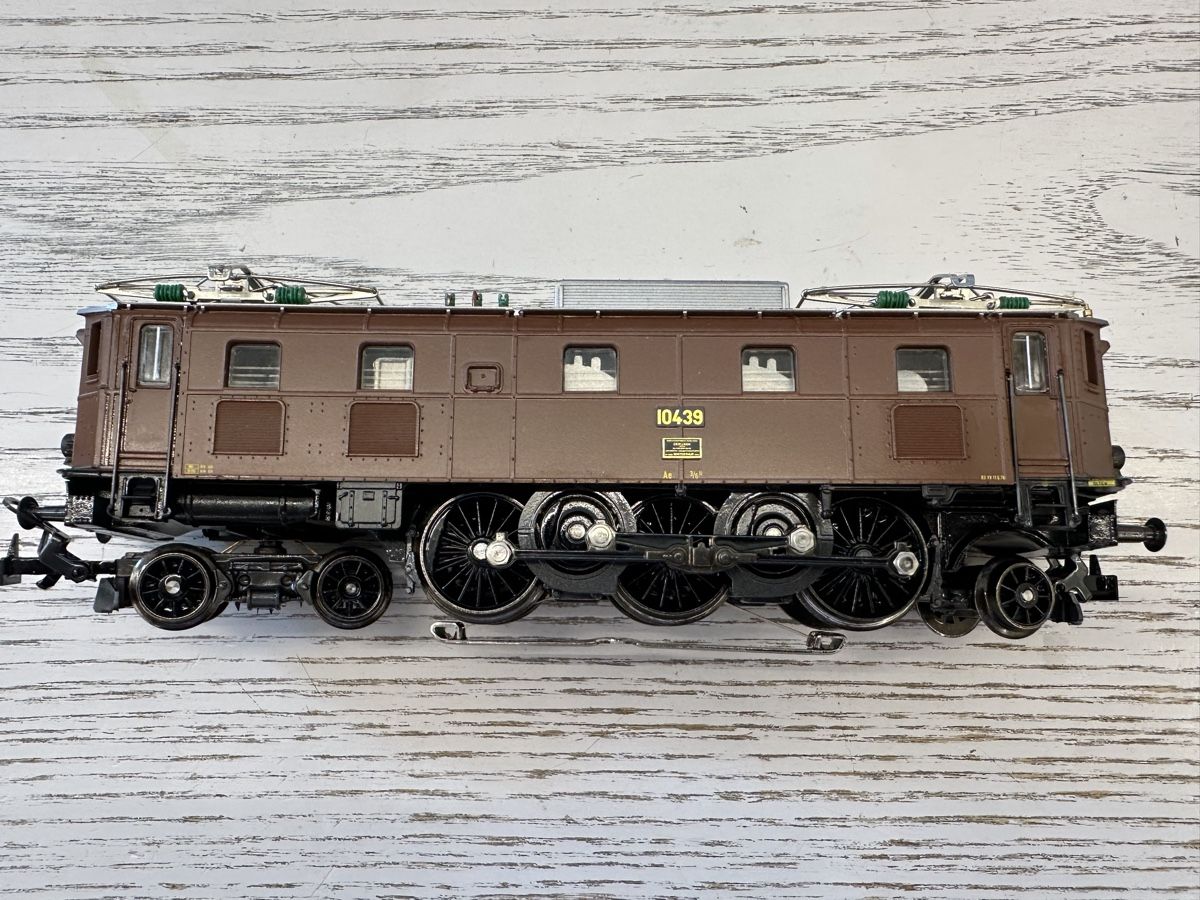 Märklin Modellini di ferrovie: Märklin 3351 SBB Ae 3/6 II – Usato da Lupsingen venduto da New-Haven 3