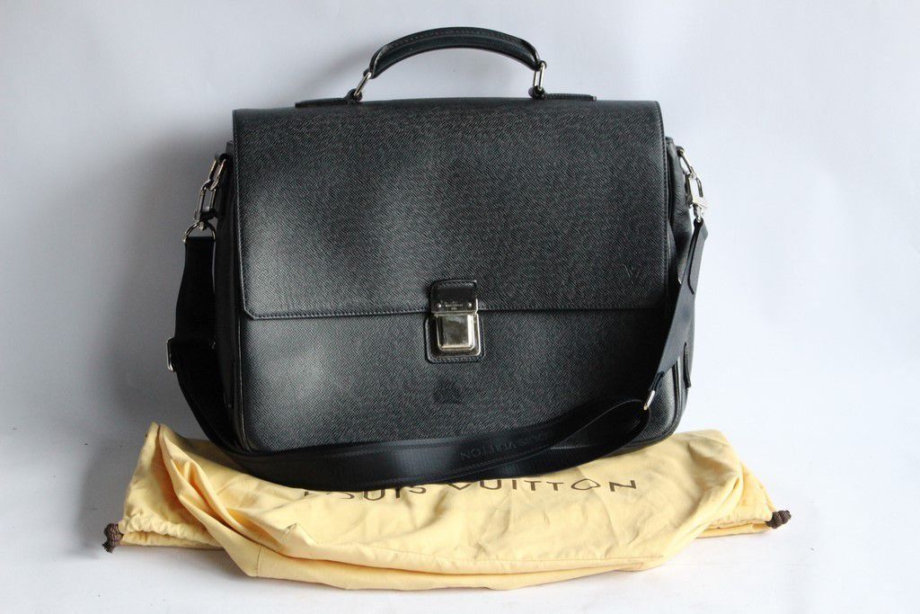 Louis Vuitton Taschen: LOUIS VUITTON Sac Vasili homme – Gebraucht aus Vandoeuvres von Dom-Tom