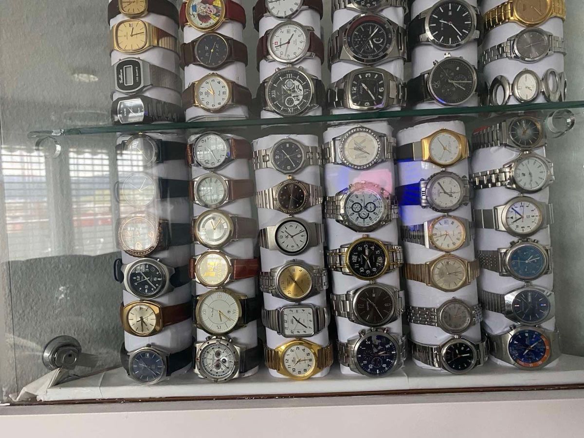 Orologi: Verschiedene Uhrarmband von Sammlung – Usato da Oetwil an der Limmat venduto da TOP15 2