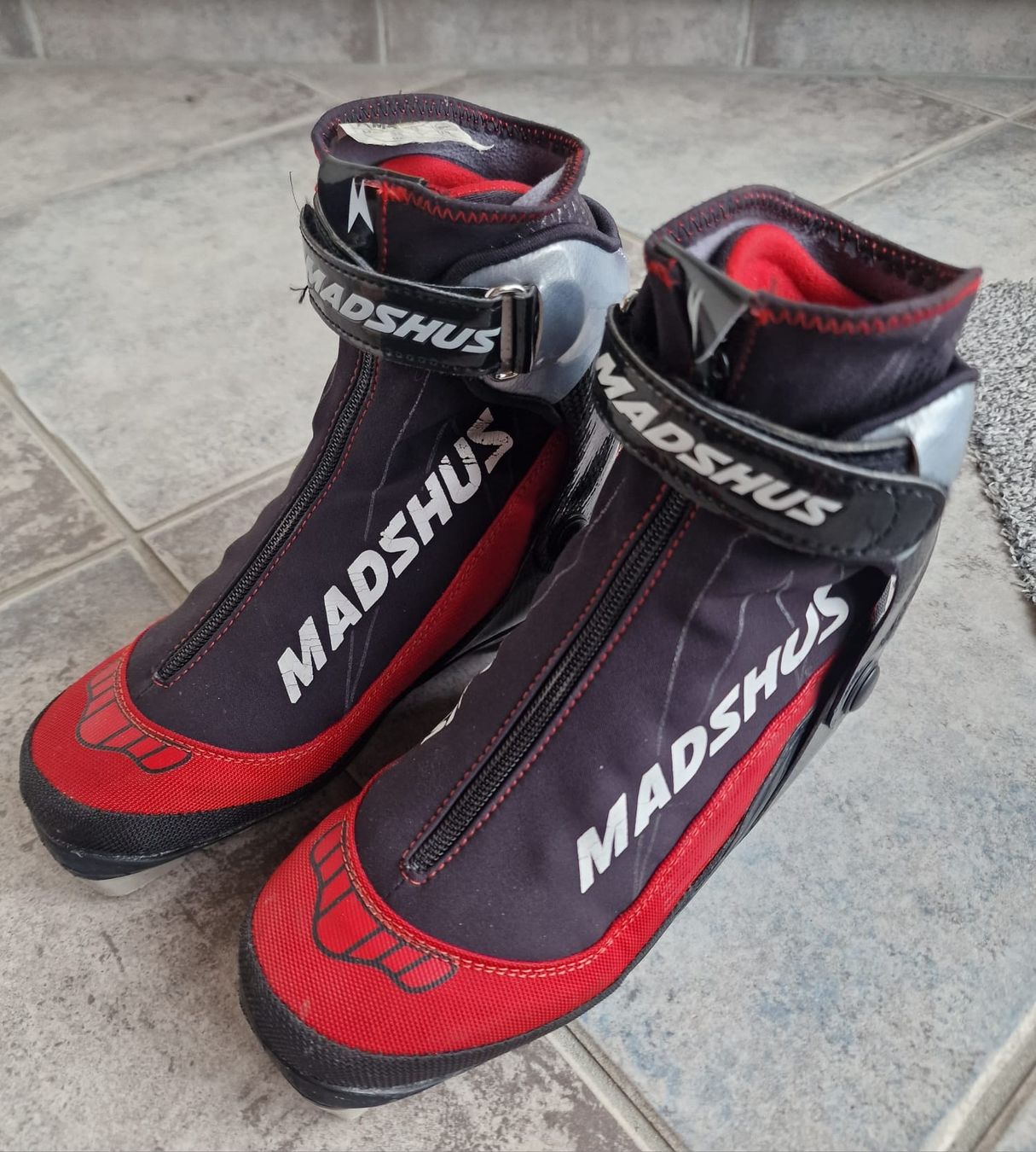 Madshus Scarpe da donna: Damen Langlaufschuh: Mashus Nano SRC Skating Gr. 38 – Usato da Spiez venduto da Ozu 1